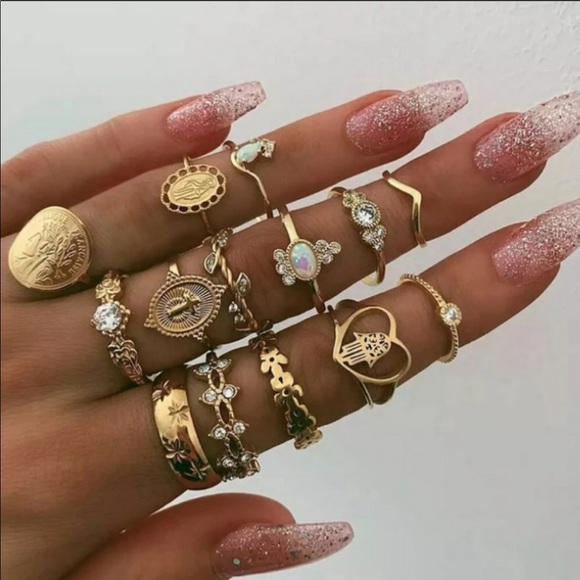 Jewelry - Last one🌟15 piece Virgin Mary ring set